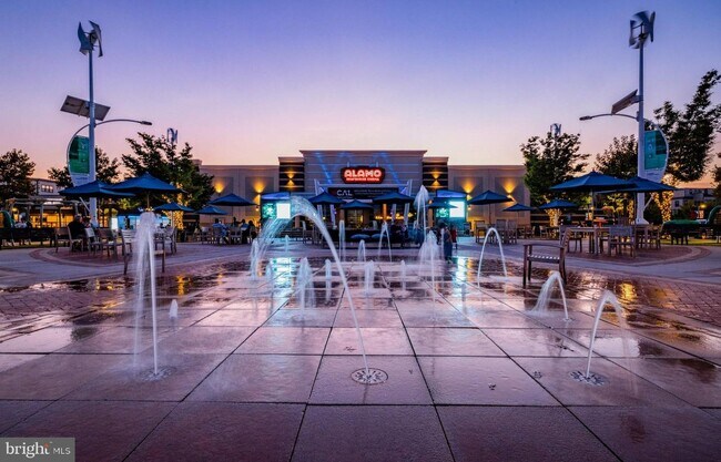 Building Photo - 43840 Hickory Corner Terrace