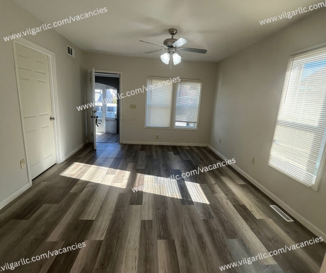 Building Photo - 3 Bedrooms • 1 Large Bathroom, Master suit...