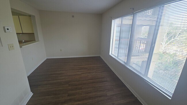 Building Photo - Five Points / USC Campus