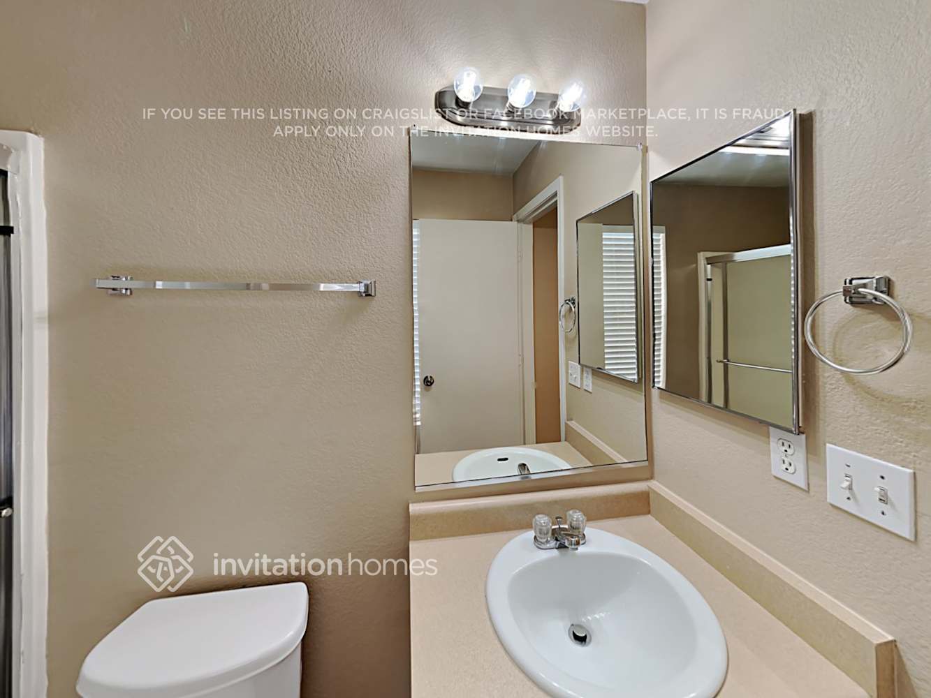 Building Photo - 3035 E Santa Rosa Dr