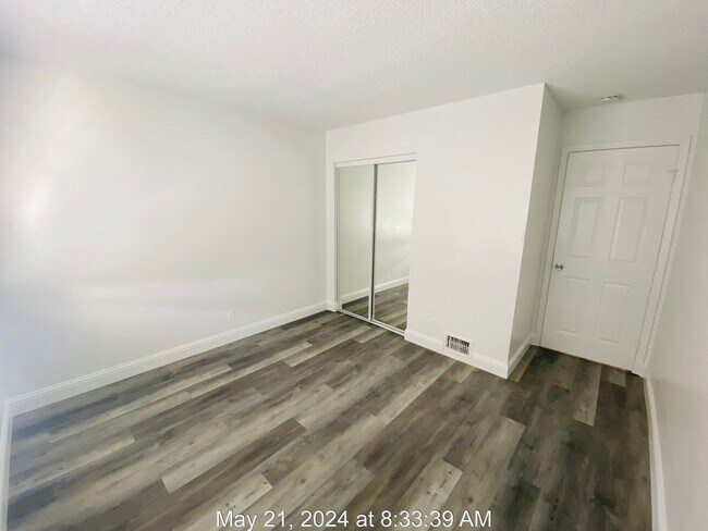 Building Photo - Cozy 2 Bedroom Townhome