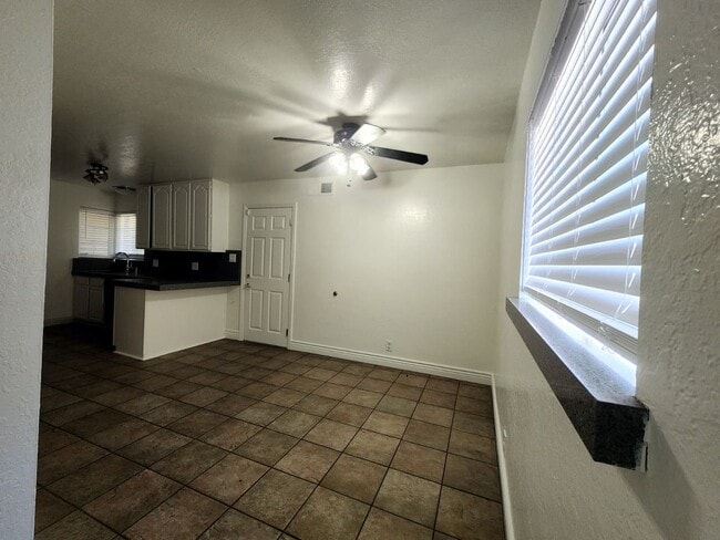 Building Photo - Rancho Cordova 3 Bedroom 2 Bath