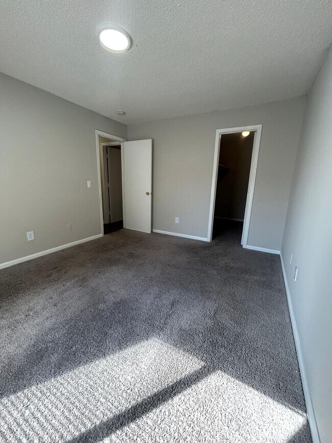 Building Photo - Modern Comfort & Convenience at Westfield Gardens Lexington  - 353F