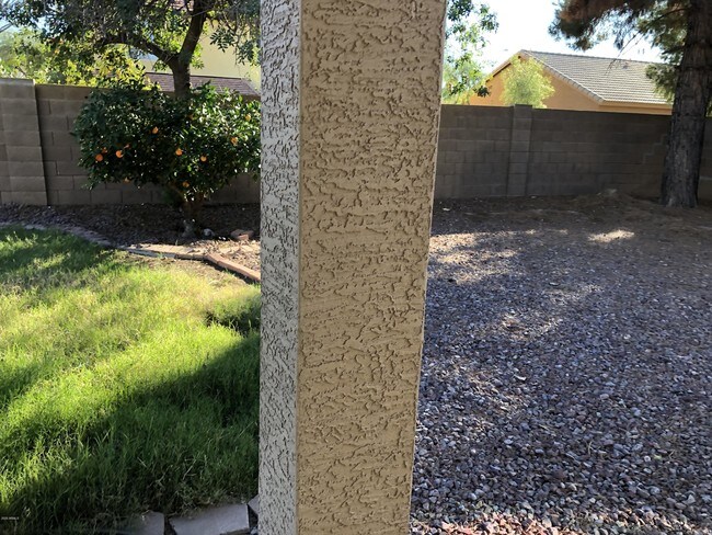 Building Photo - 1553 E Oakland St