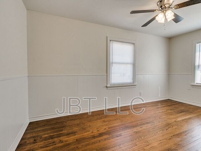 Building Photo - 224 W Ercoupe Dr