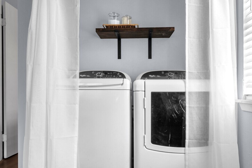 Washer Dryer Hookup Only - 1532 Santa Monica St