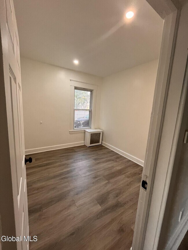 Building Photo - 1 Chestnut St