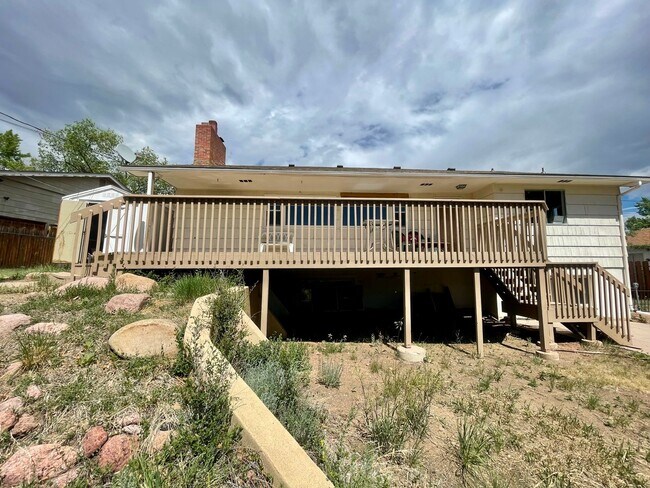 Building Photo - Furnished 3 bedroom/2bath close to Garden of the Gods