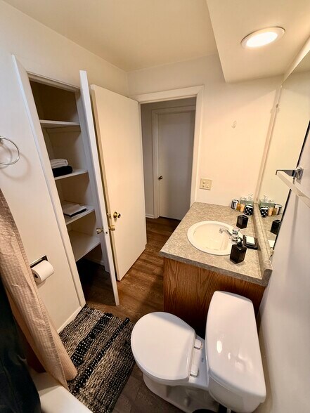 Building Photo - 310 Poplar St