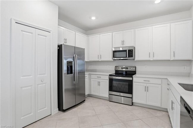Building Photo - 2215 Dragonfruit Wy
