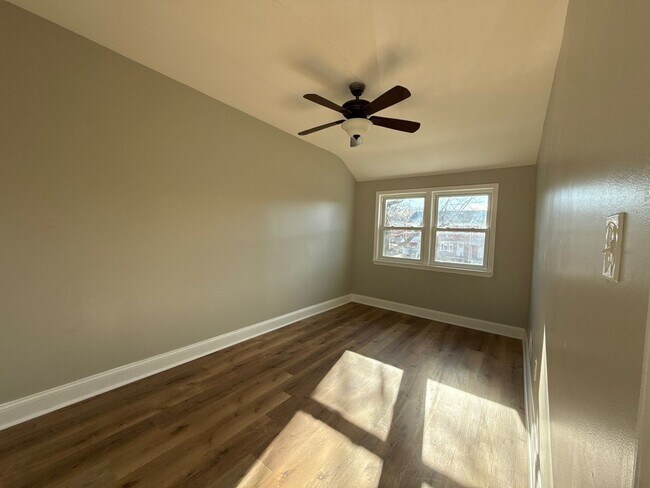 Building Photo - Three-Bedroom Home In Essex