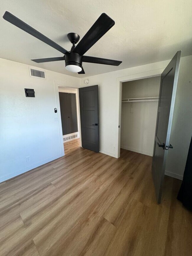 Building Photo - 205 W 25th St