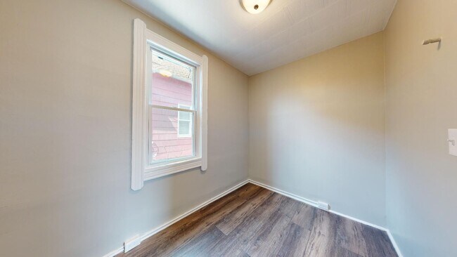 Building Photo - Clark/Fulton - 4 bed/1 bath - Single Family Home