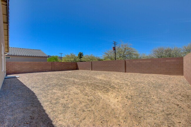 Building Photo - Newer Home in Indian Springs!