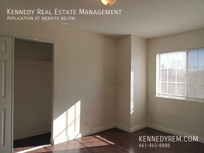 Building Photo - 1843 E Mesa Dr