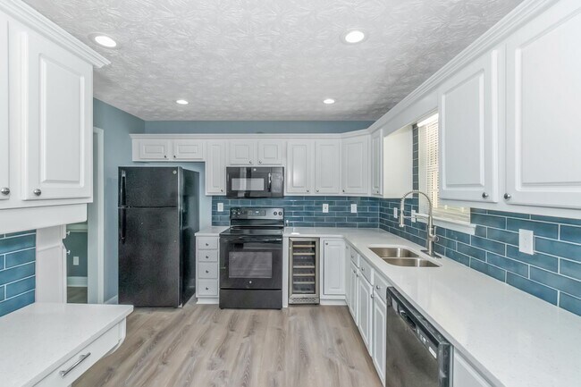 Building Photo - Luxurious Oasis with Unbeatable Move-In Deal in Covington