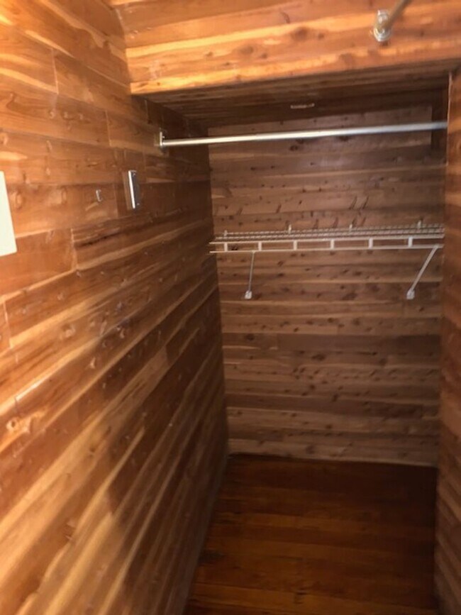 Building Photo - Wonderful lower unit with fresh paint