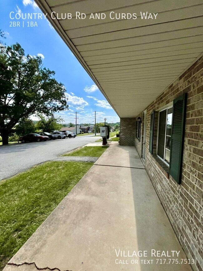 Building Photo - 671 Country Club Rd
