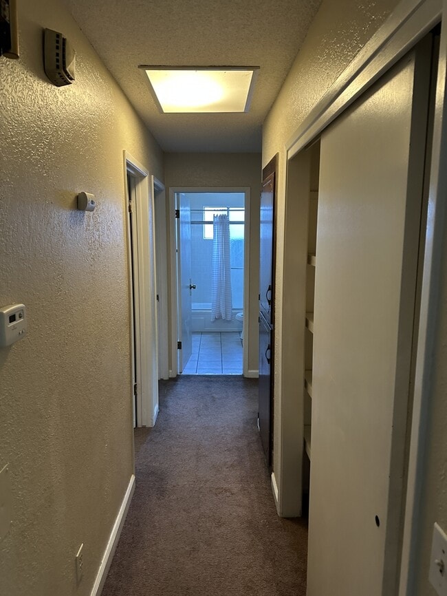 Building Photo - MANTECA 3 BEDROOM 2 BATH HOME