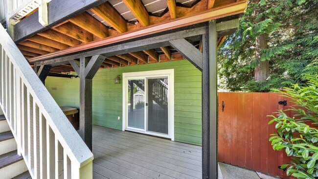 Building Photo - 6127 Parkside Dr
