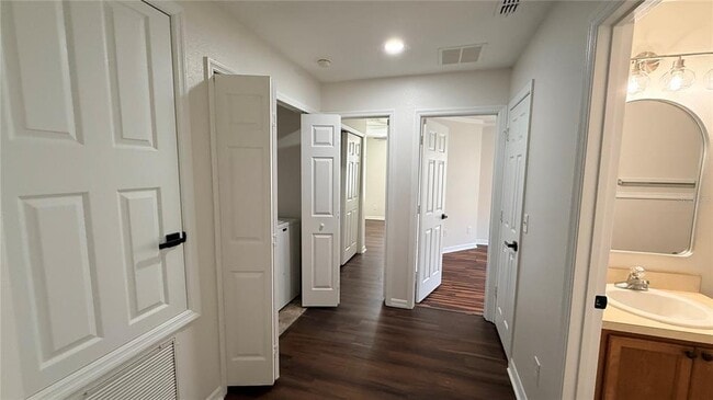 Building Photo - 2568 Aventurine St