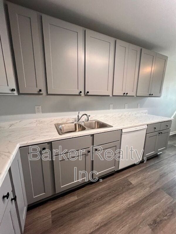 Building Photo - 1602 Pender St