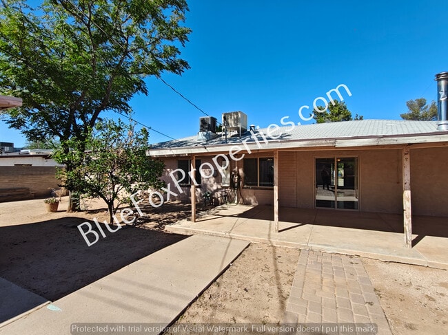 Building Photo - 5952 E 25th St