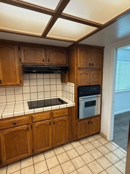 Building Photo - 2704 Pinewood Dr