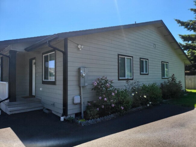 Building Photo - 609 S Washington Ave