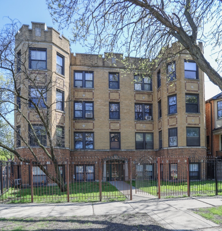 Building Photo - 4260 N Clark St