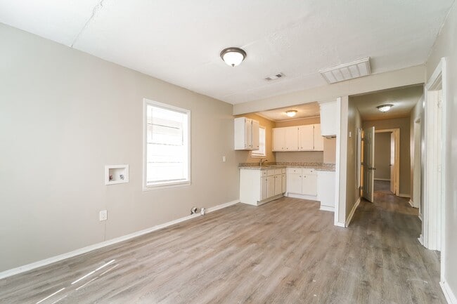 Building Photo - 227 Roosevelt St