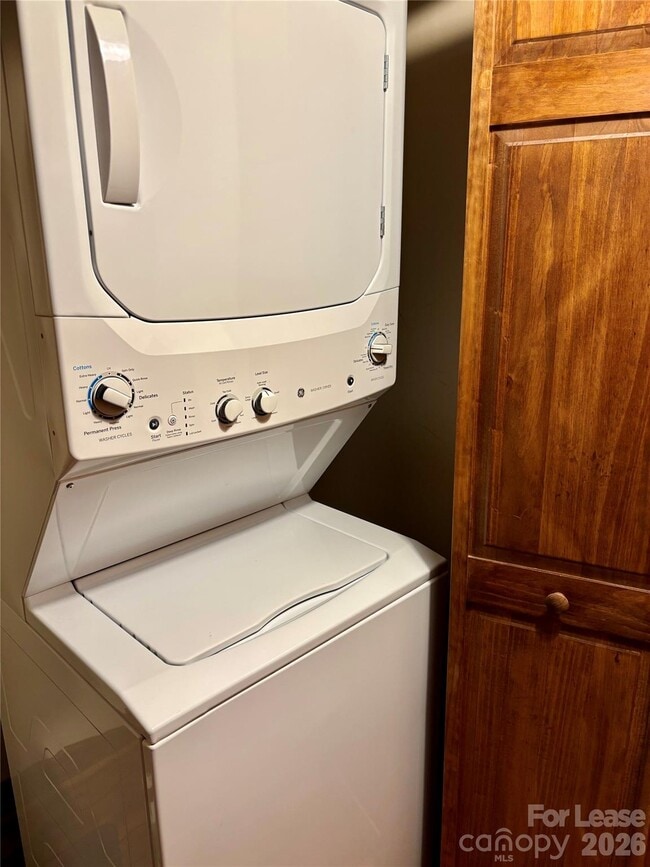 Building Photo - 235 E Main St