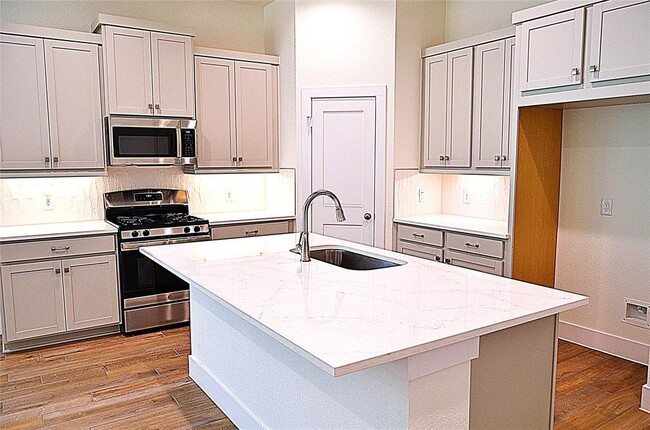 Building Photo - 219 Lukewood Cir