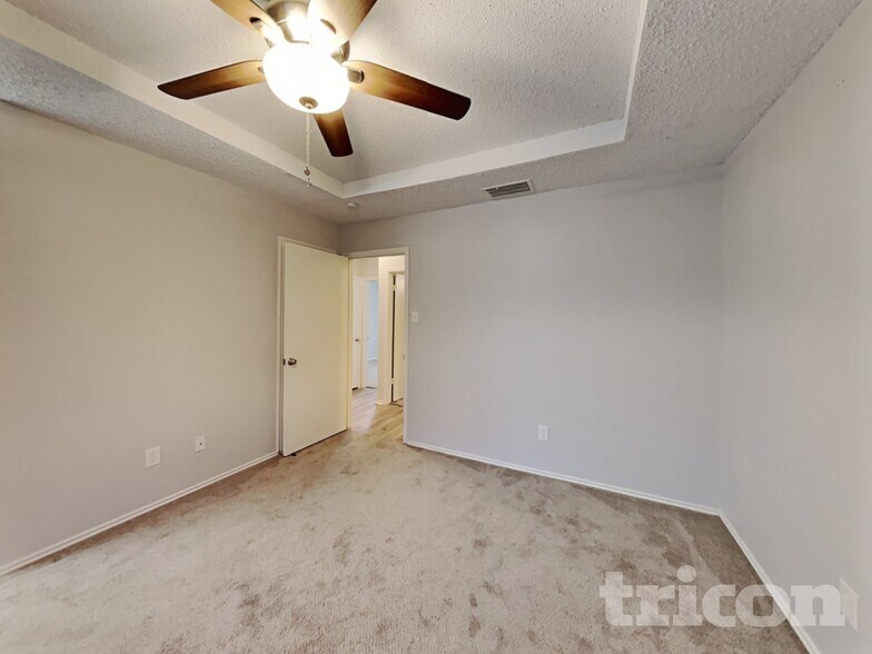 Building Photo - 14605 Otoe Dr