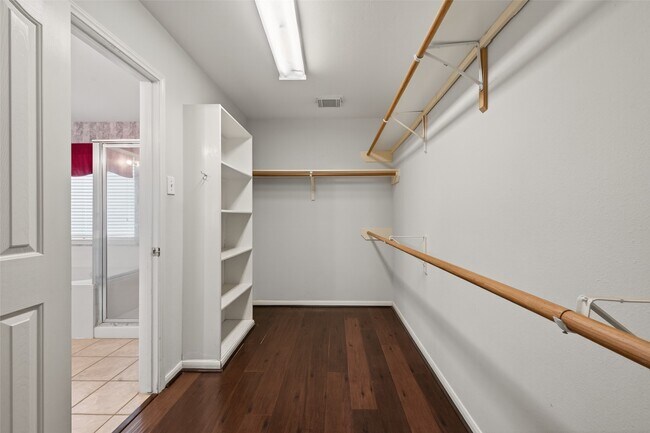 Building Photo - 3127 Edgewood Dr