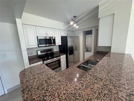 Building Photo - 1155 Brickell Bay Dr