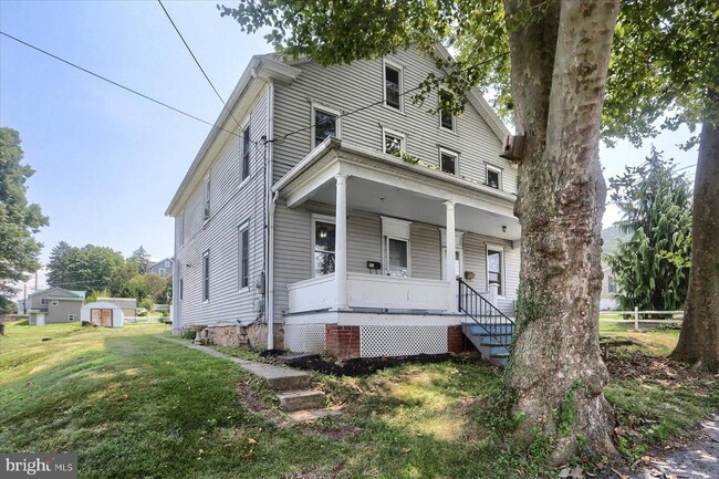 Building Photo - 115 3rd St