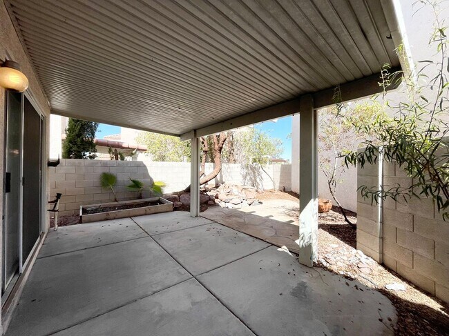 Building Photo - GATED COMMUNITY WITH POOL! Brand New Carpe...