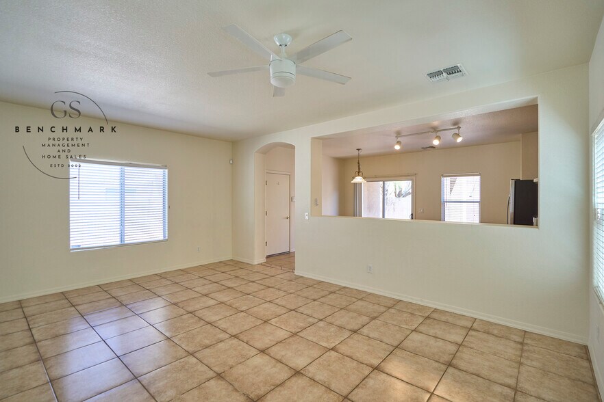 Building Photo - 4211 E Wading Pond Dr