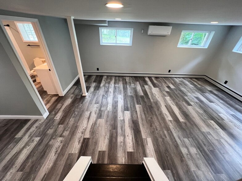 Building Photo - 9499 Maple Knoll Dr