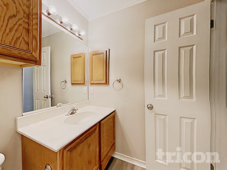 Building Photo - 1220 Idlewood