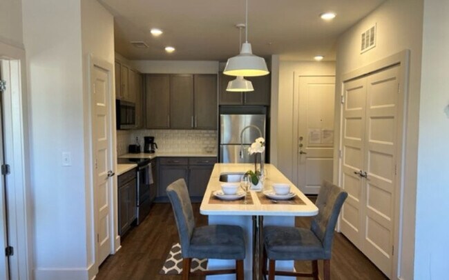 Building Photo - 10105 Westside Pkwy