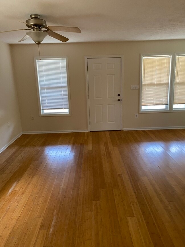Building Photo - Beautiful 3/1 House in Waveland, MS
