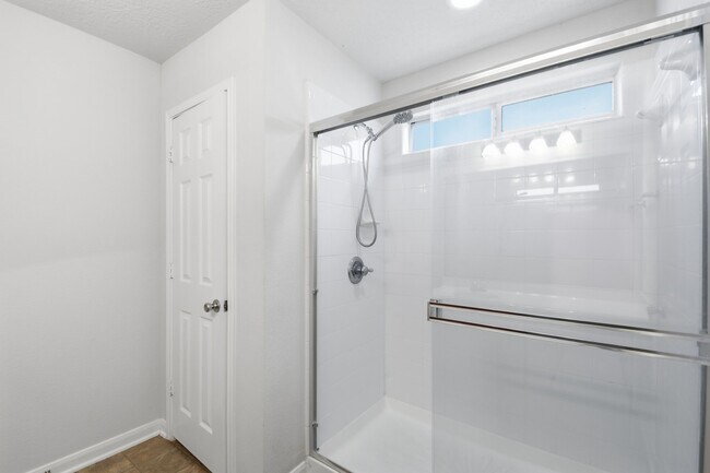 Building Photo - 3023 Legends York Dr