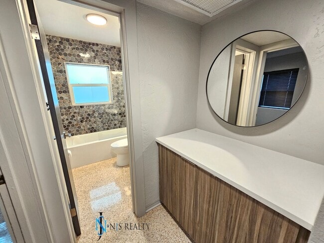 Building Photo - Classy Modern Renovation Home... true 3/2 ...