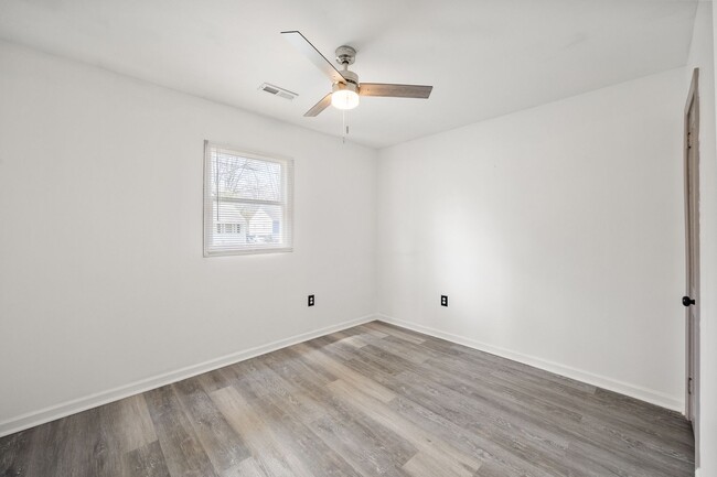 Building Photo - The coziest 2 bedroom and 1 bathroom!