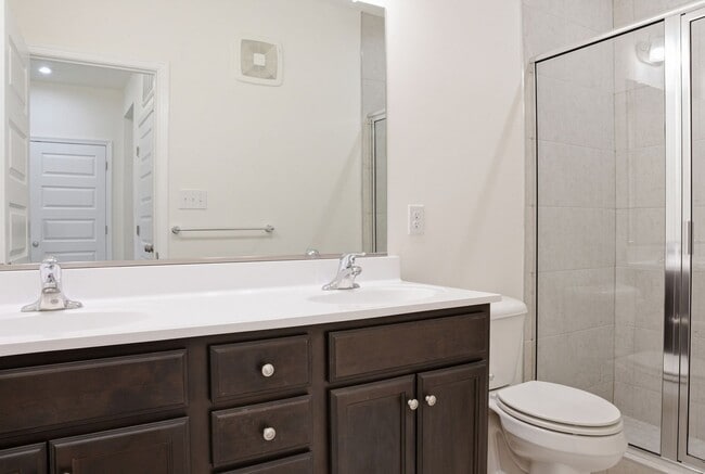 Building Photo - Stylish Townhouse Living in the Heart of Williamsburg