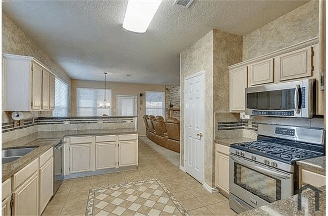 Building Photo - Spacious 4 Bedroom House in Mesquite