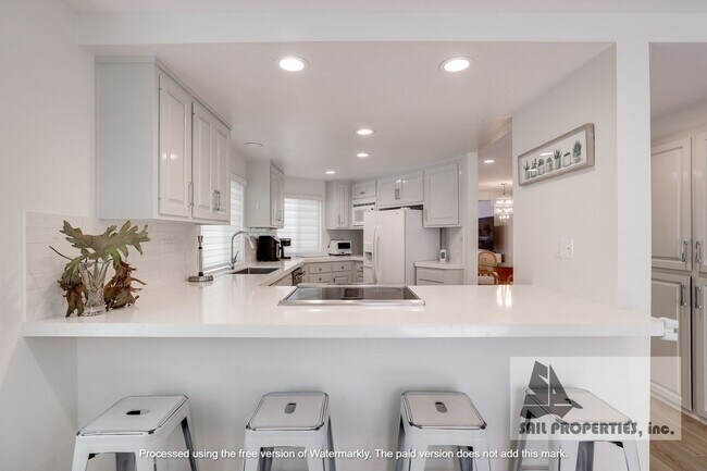 Building Photo - Gorgeous beach house with ocean view!