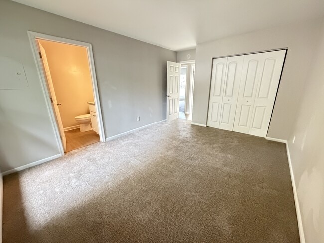 Building Photo - 1455 Longdale Dr